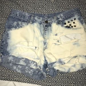 Acid-washed distressed high-waisted shorts
